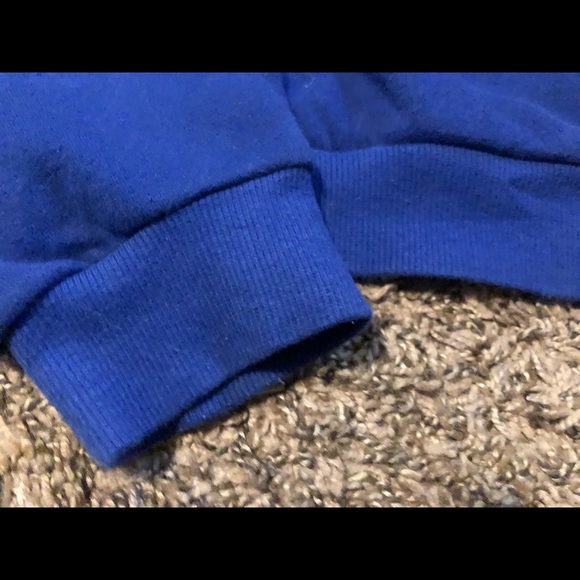 🔥🔥 H&M Cropped Sweatshirt 🔥🔥 - Picture 3 of 3